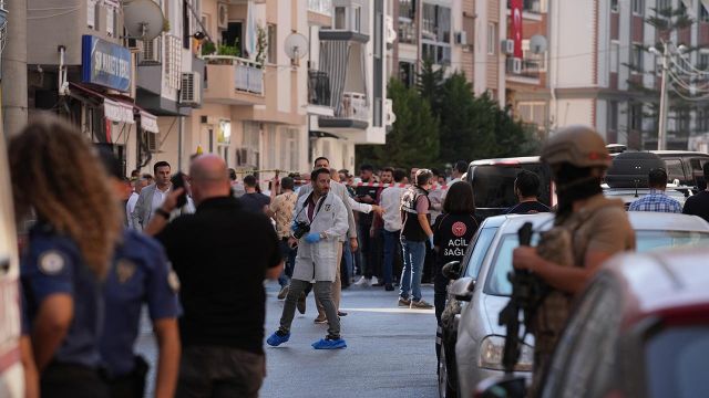 İzmir'de polis karakoluna saldırı: 2 şehit, 1 yaralı